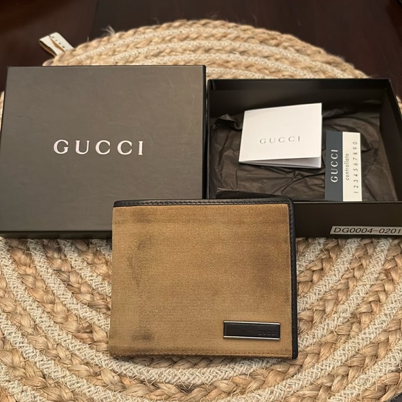 Gucci Other - Authentic Gucci vintage Velvet & leather wallet 100% authentic spacious w/box